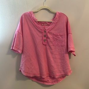 PINK WAFFLE TEXTURE QUARTER SLEEVE BUTTON TOP WITH FRONT POCKET